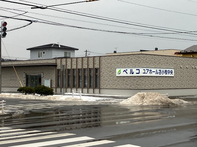 一日一組限定の貸切家族葬ホール「ユアホール苫小牧中央」は、まるで自宅のようにくつろげる小規模ホールです。